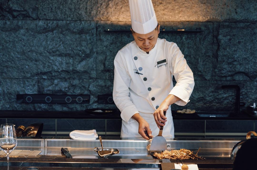 配备一星米其林黑珍珠餐厅,比米其林黑珍珠高端的餐厅