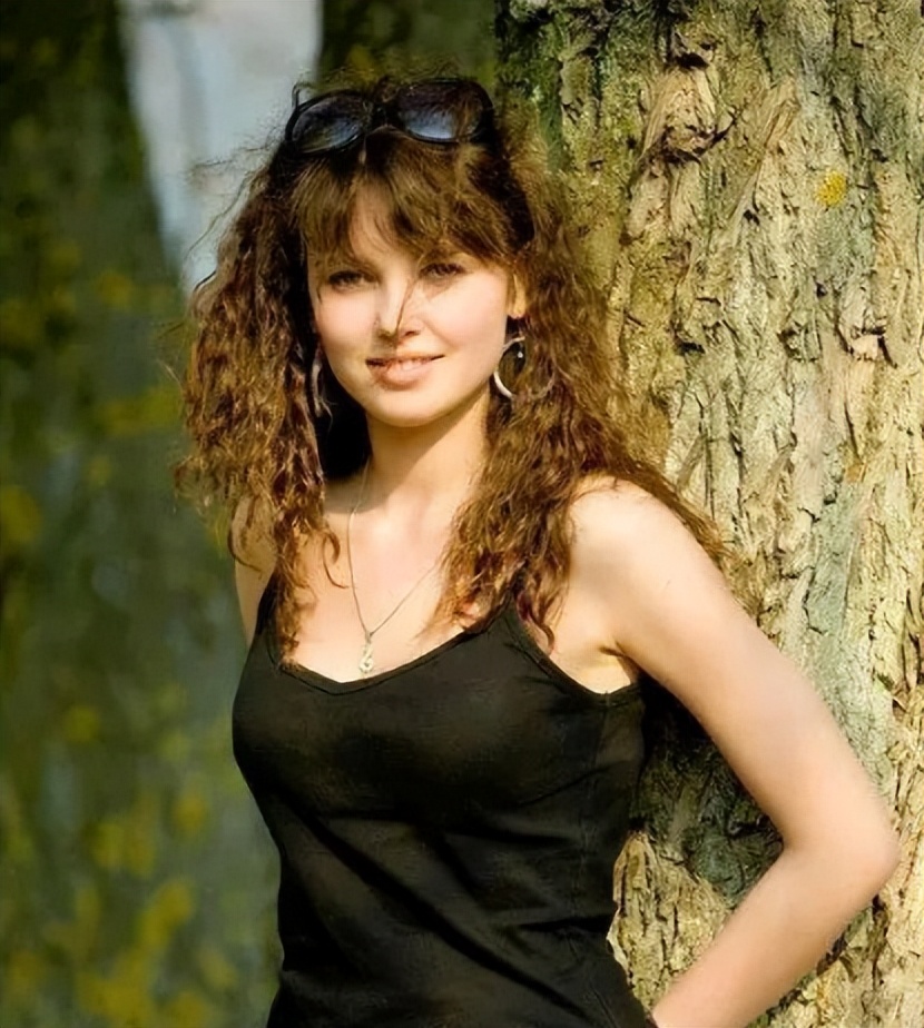 乌克兰非法*交性**易屡禁不止，战争来临，乌克兰美女终沦为底层玩物