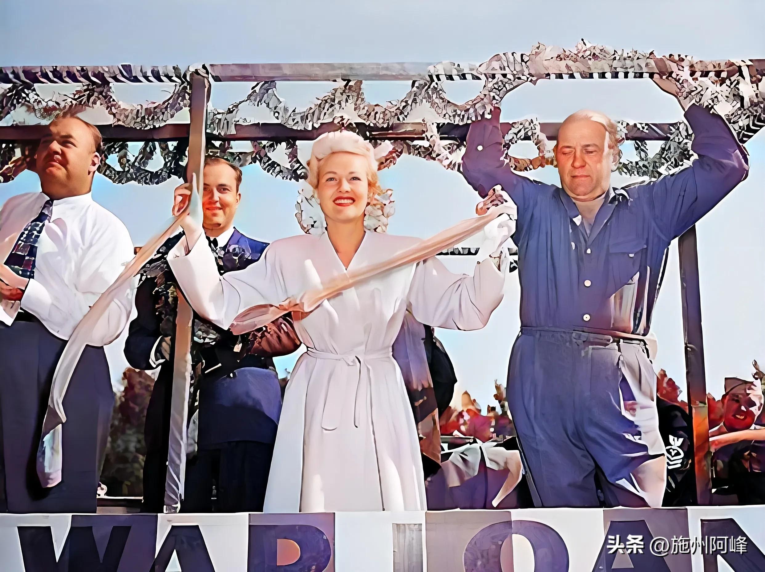 老照片日本战败后,战败日本街头老照片