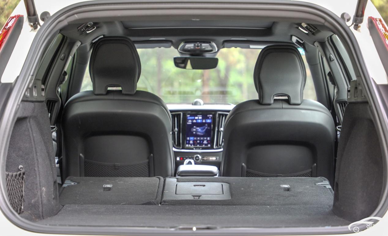 沃尔沃瓦罐车v60和v90,自驾游沃尔沃v60旅行版瓦罐