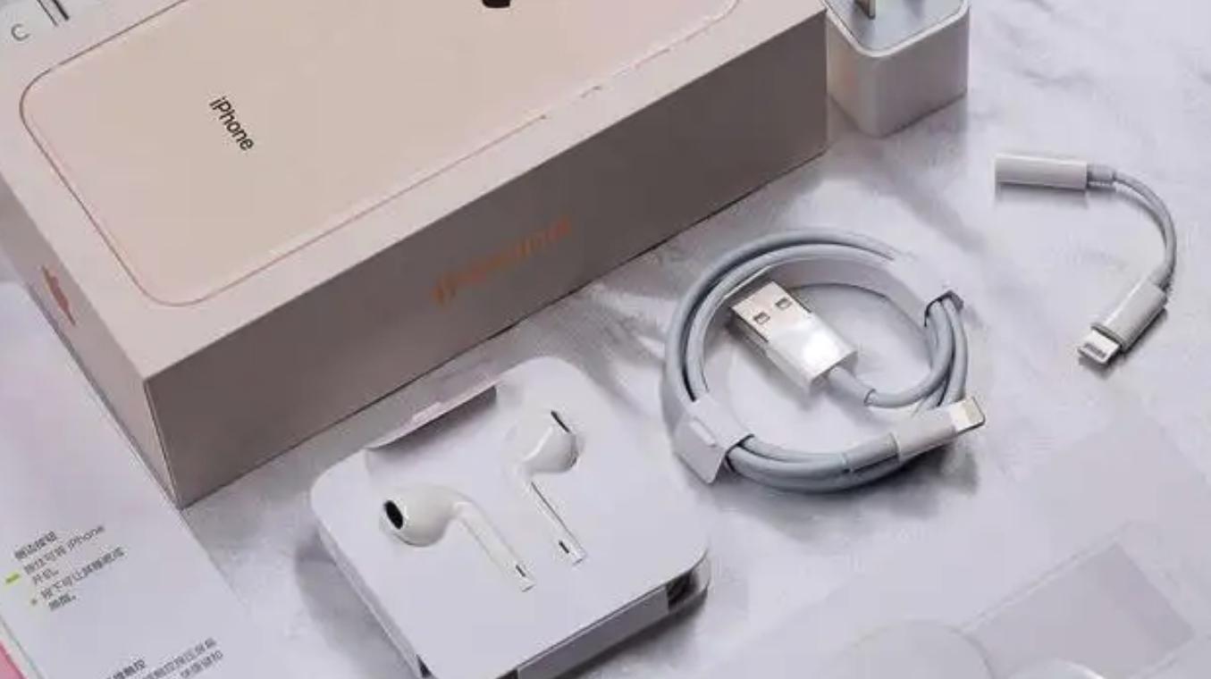 苹果不送充电器遭重罚，联想高管讽刺：搞环保不能牺牲用户体验