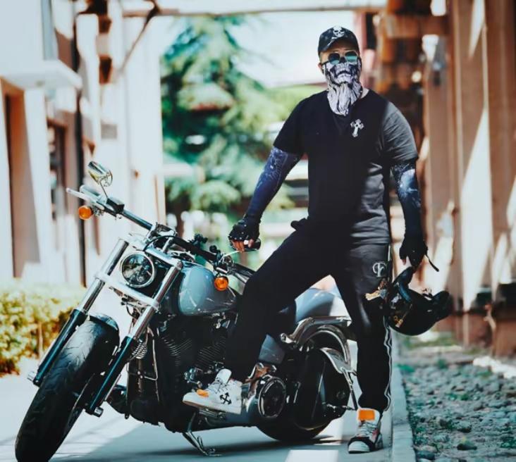 上门骚扰、扔鞋驱赶、组合拳打粉丝，连明星助理都这么嚣张了？