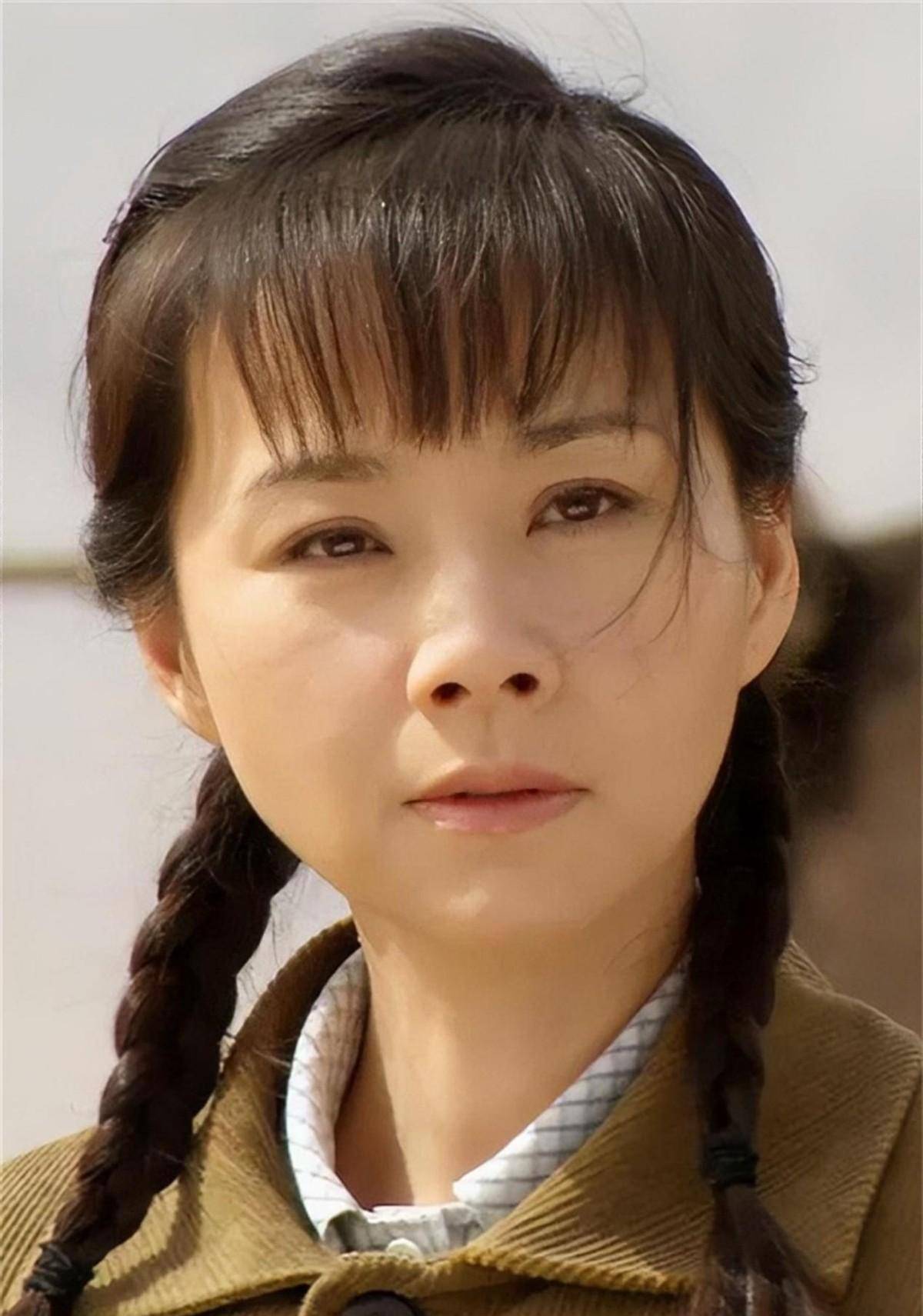 哪几个女明星的鼻子不好看,鼻子不好看的十大女星