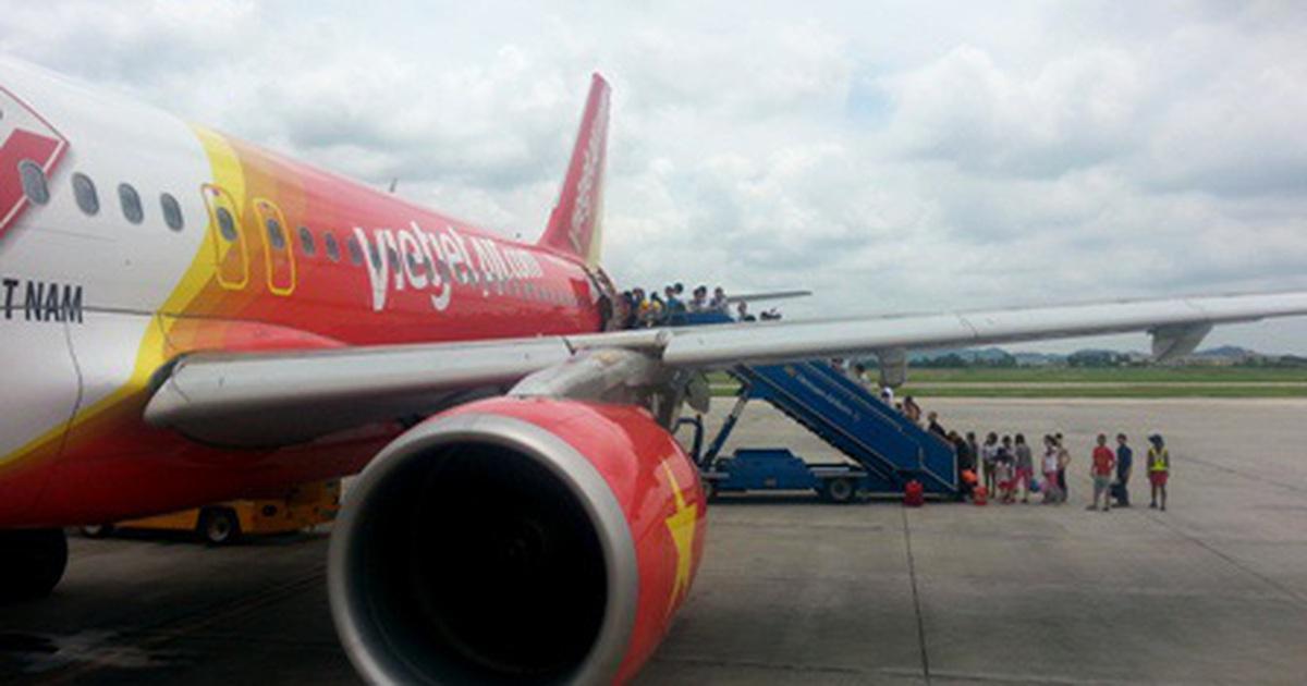 “飞机上怎么会有蛇”?美国一航班发现束带蛇,乘客:蛇咋来的?