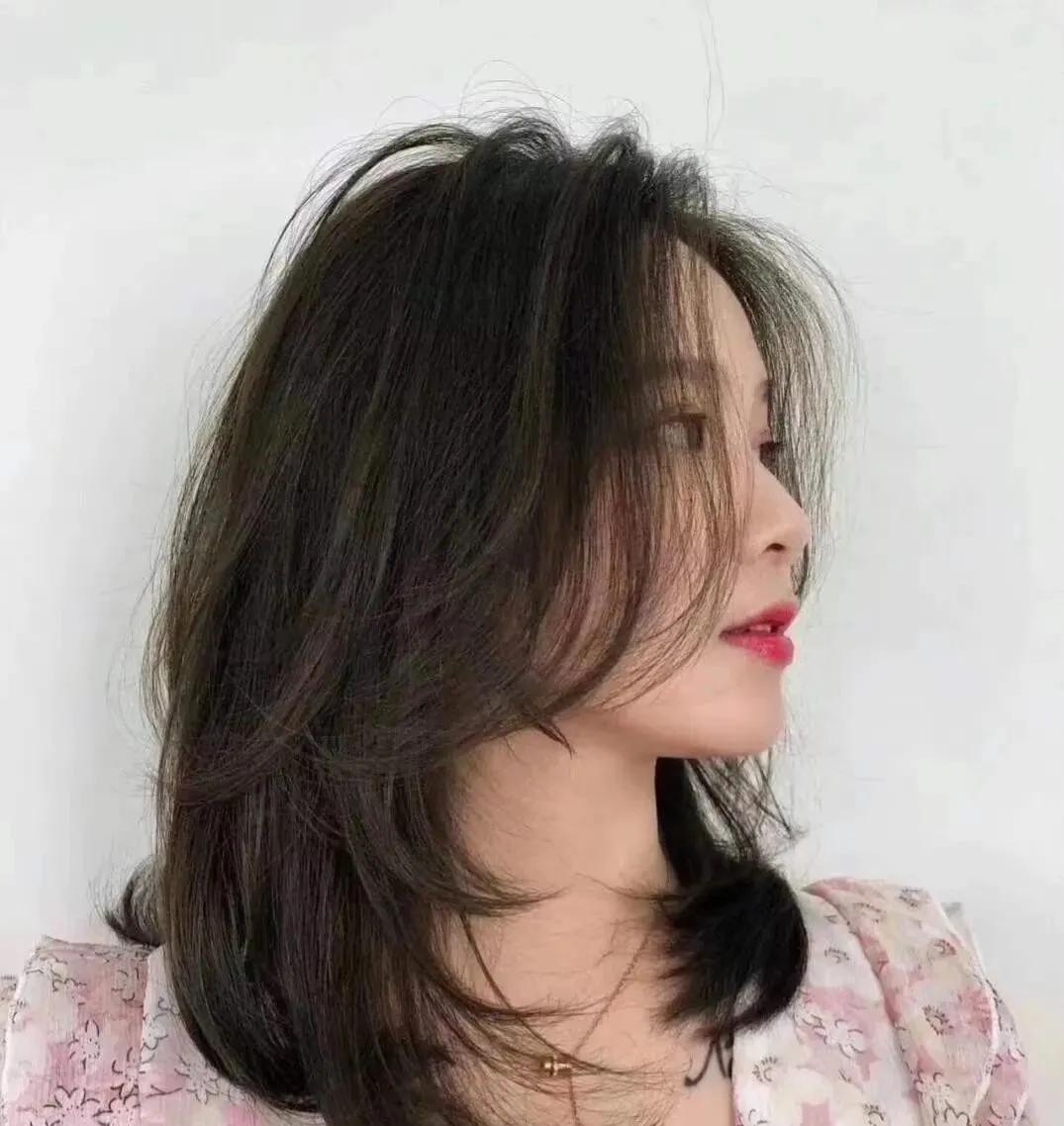 女生中长韩式浪漫气垫烫