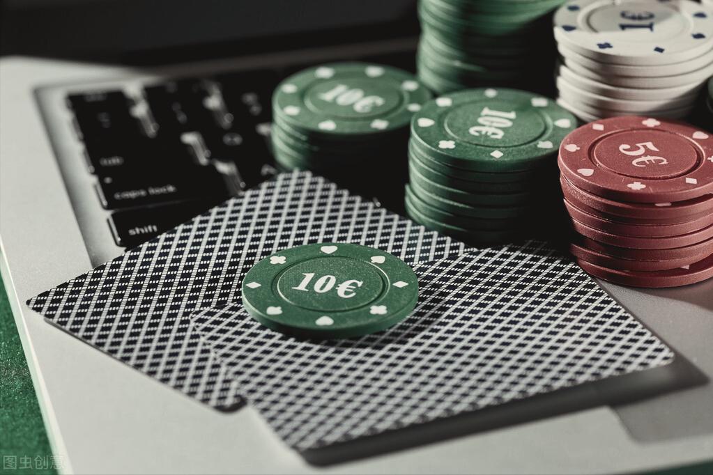 故事：男客人准备在洗浴城住30天，*技师女**脚底按穴一番话说明原因