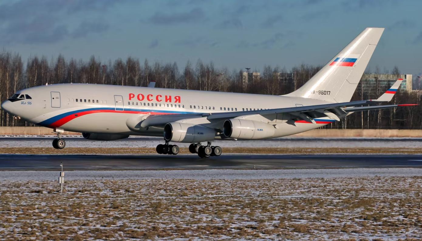 俄罗斯王牌飞机安124霸气降落,俄罗斯空军安124降落