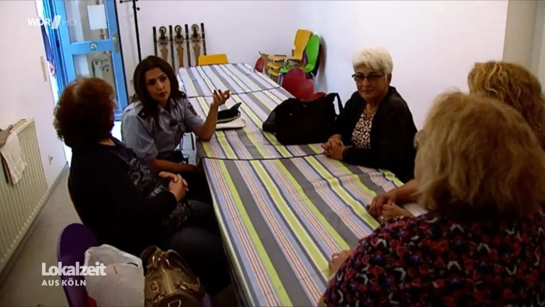 德国女警察身材走红,德国高颜值警察