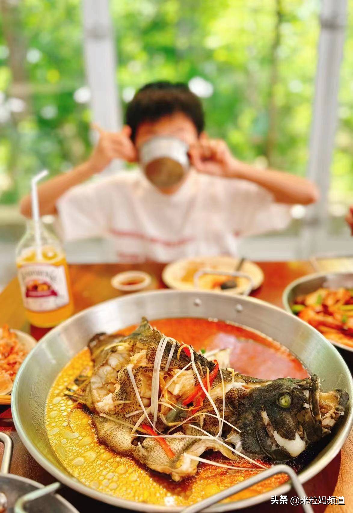 老母亲自学奥数、钢琴和二外：鸡娃鸡己这件事，真有那么难吗？