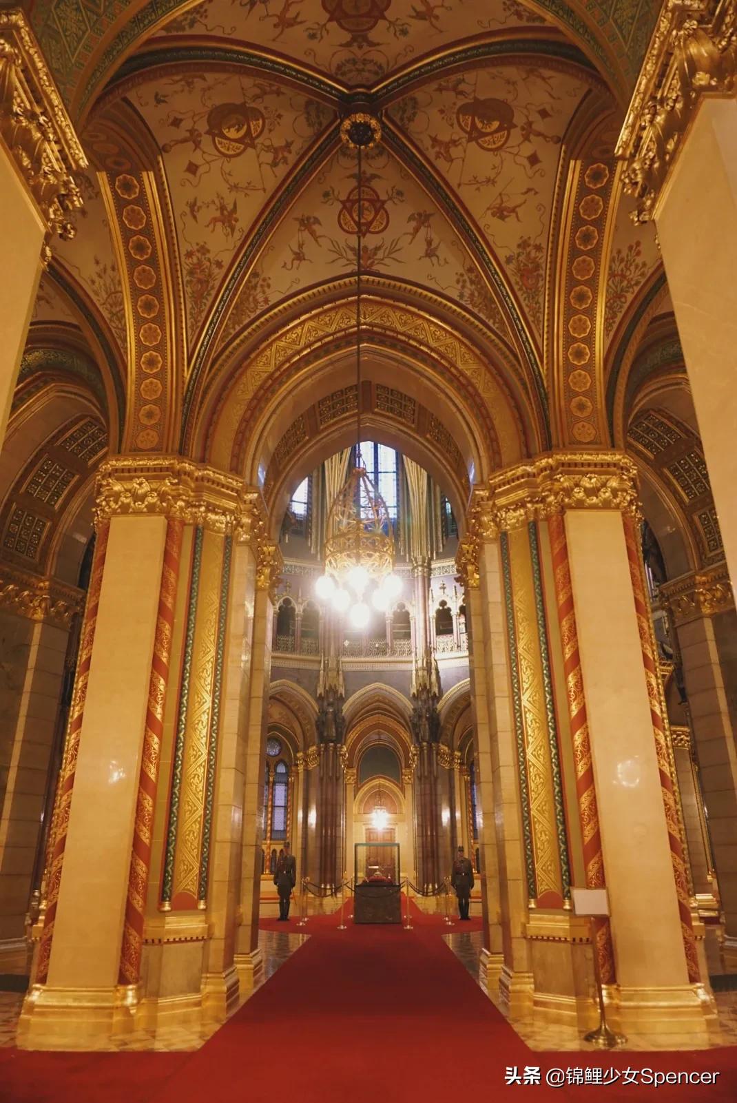 我在布达佩斯，收集了很多秋天送给你