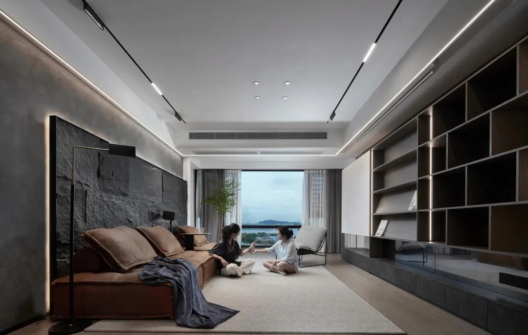 酷飒不冰冷，工业风也可以温暖轻奢