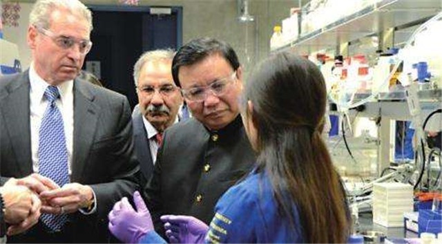 千亿富豪给美国捐400亿的是谁,中国富豪为美国捐款7000万