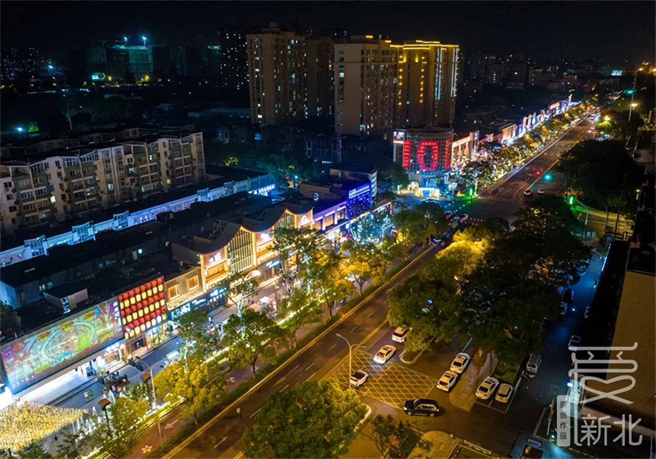 仲夏夜,逛“井井有条街·青年创业集市”,有生活有晚风也有故事……