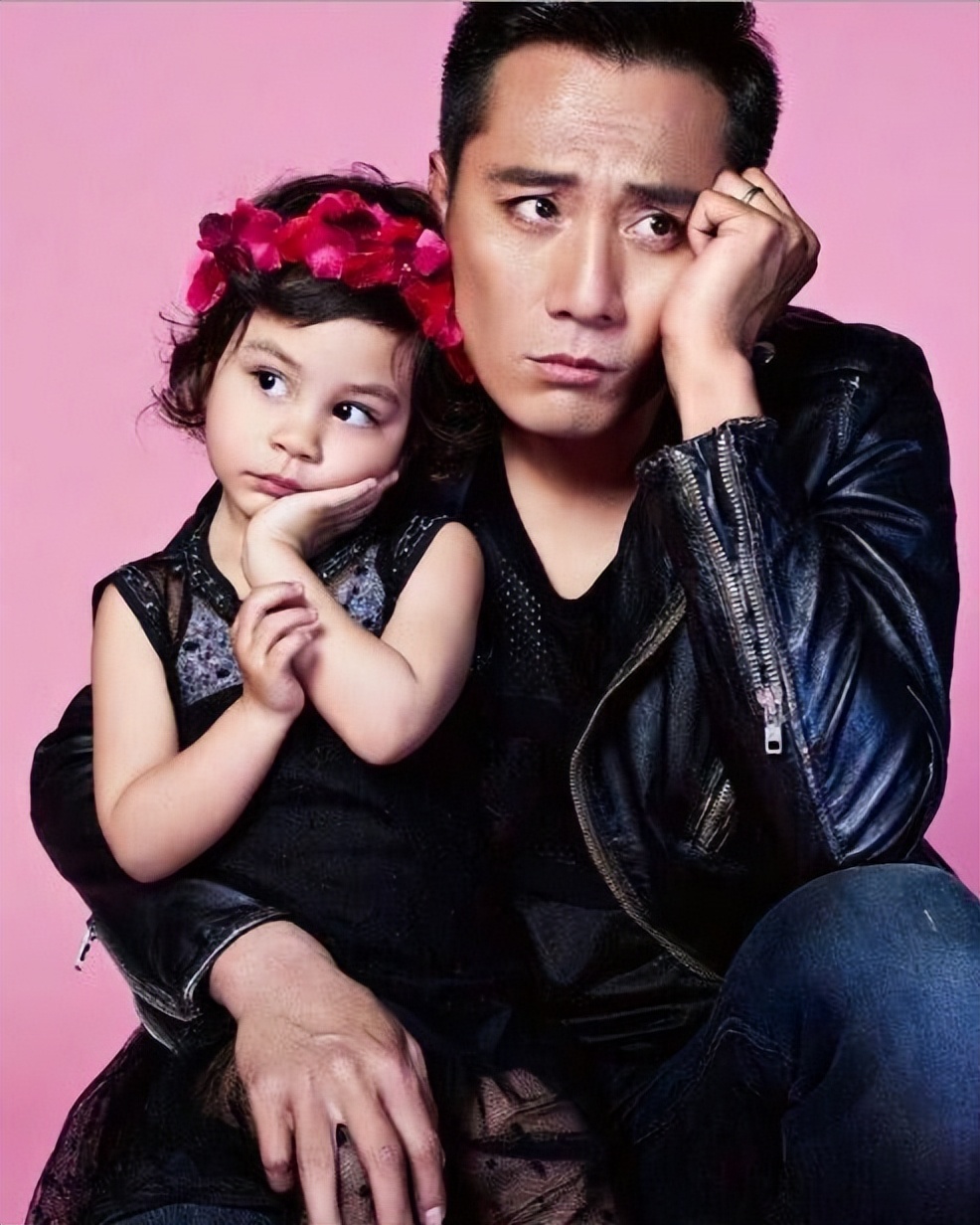 嗑着瓜子领了华表奖，走出谢娜的阴影，这一次刘烨没有遗憾了！