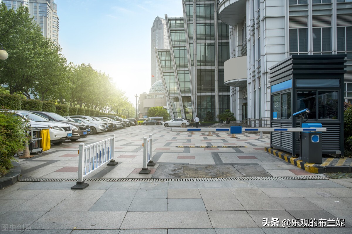 与丈夫结婚21年却发现世上无此人,女子与丈夫相恋11年意外发现出轨