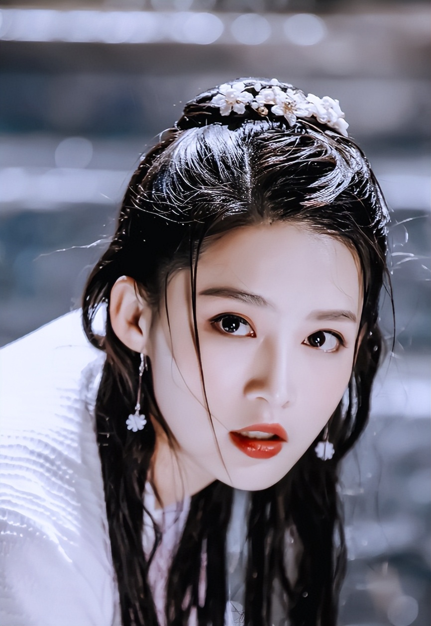 强吻、摸胸、扯裙子，这些男星到底是真投入，还是想揩油？