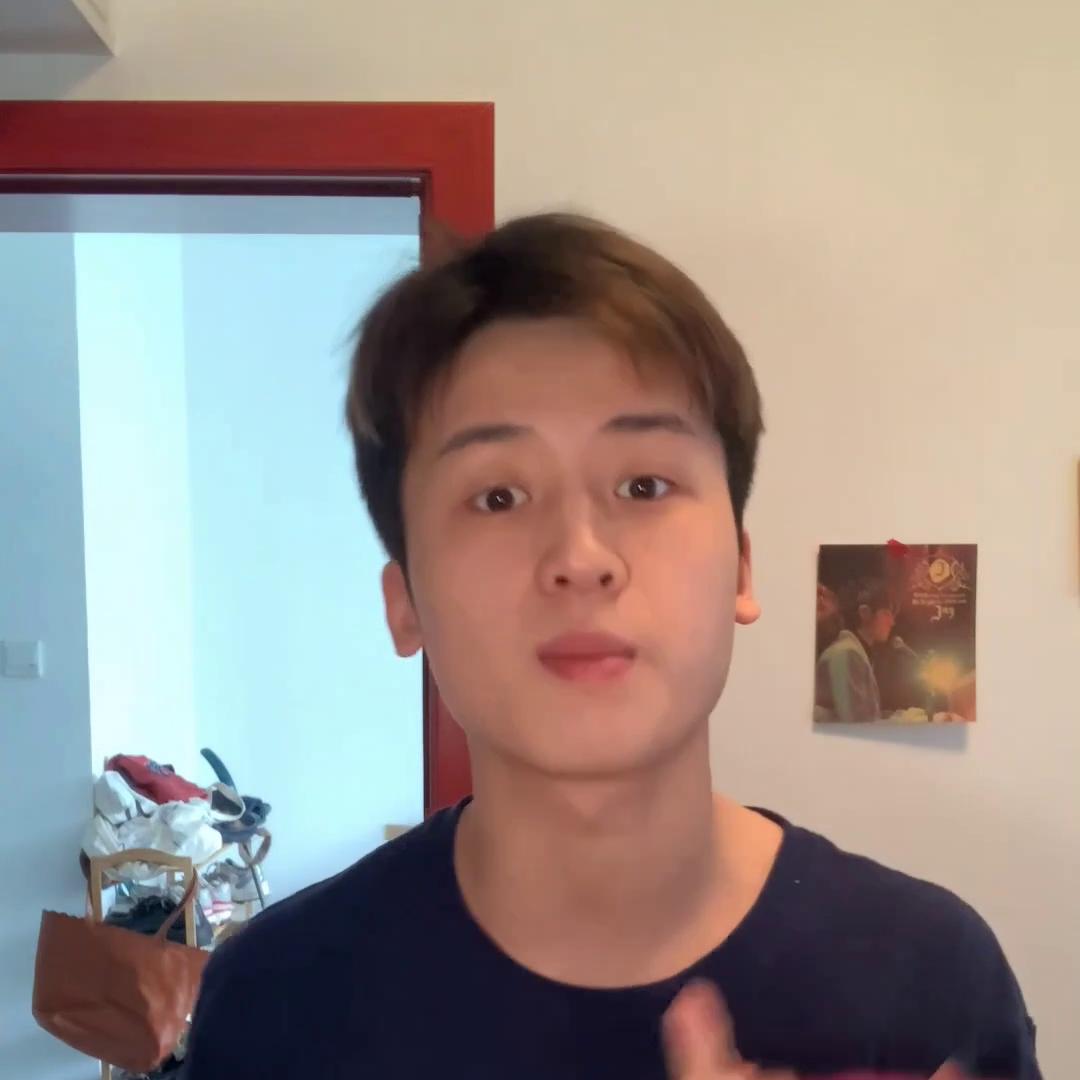 喷走紫外线，喷走黑色素#酸菜日记#根据真实故事改编#1...