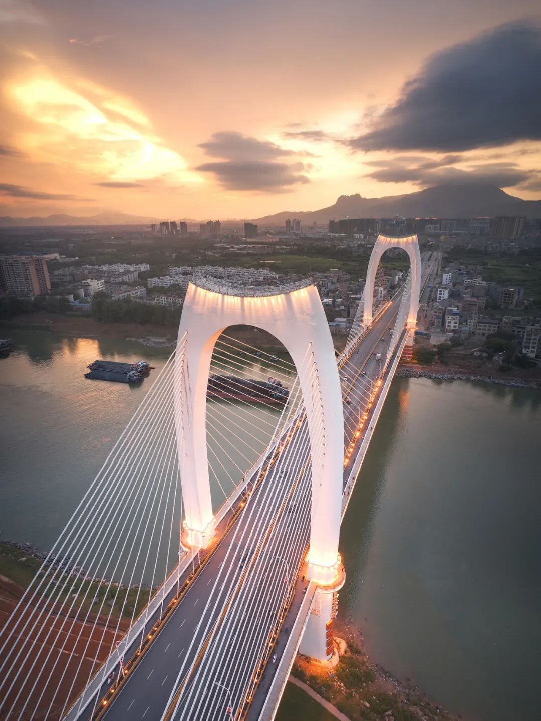 回到小县城朝九晚五,回到朝九晚五的心情说说