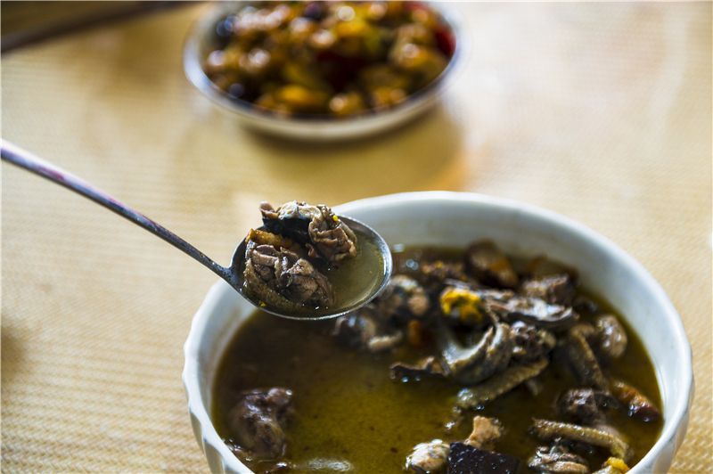 浜戝崡鎬掓睙鍗佸ぇ蹇呭悆缇庨,浜戦鍝佸皾鑸屽皷涓婄殑绾㈡渤