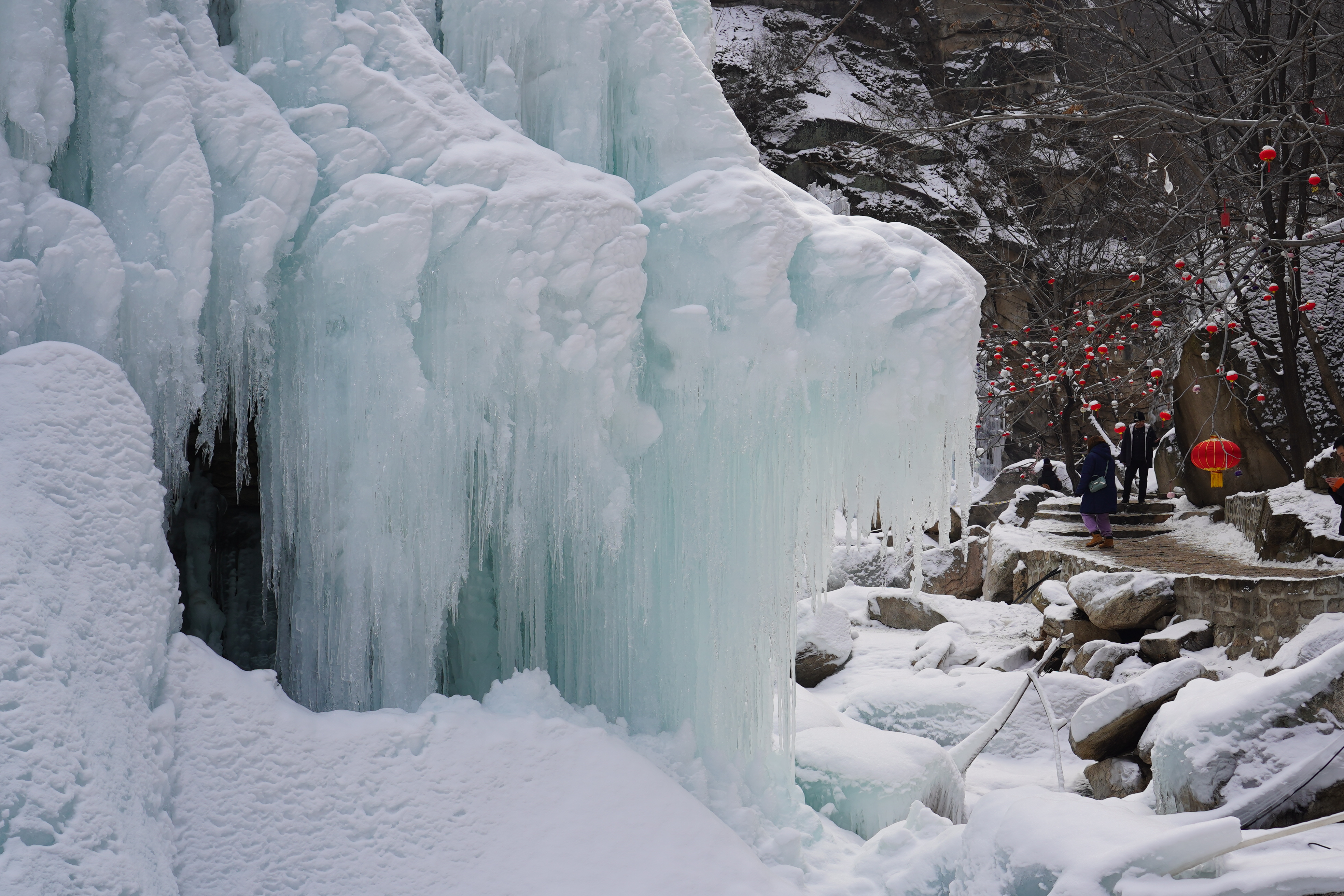 黑龙潭的景区特色,黑龙潭水下神秘洞穴