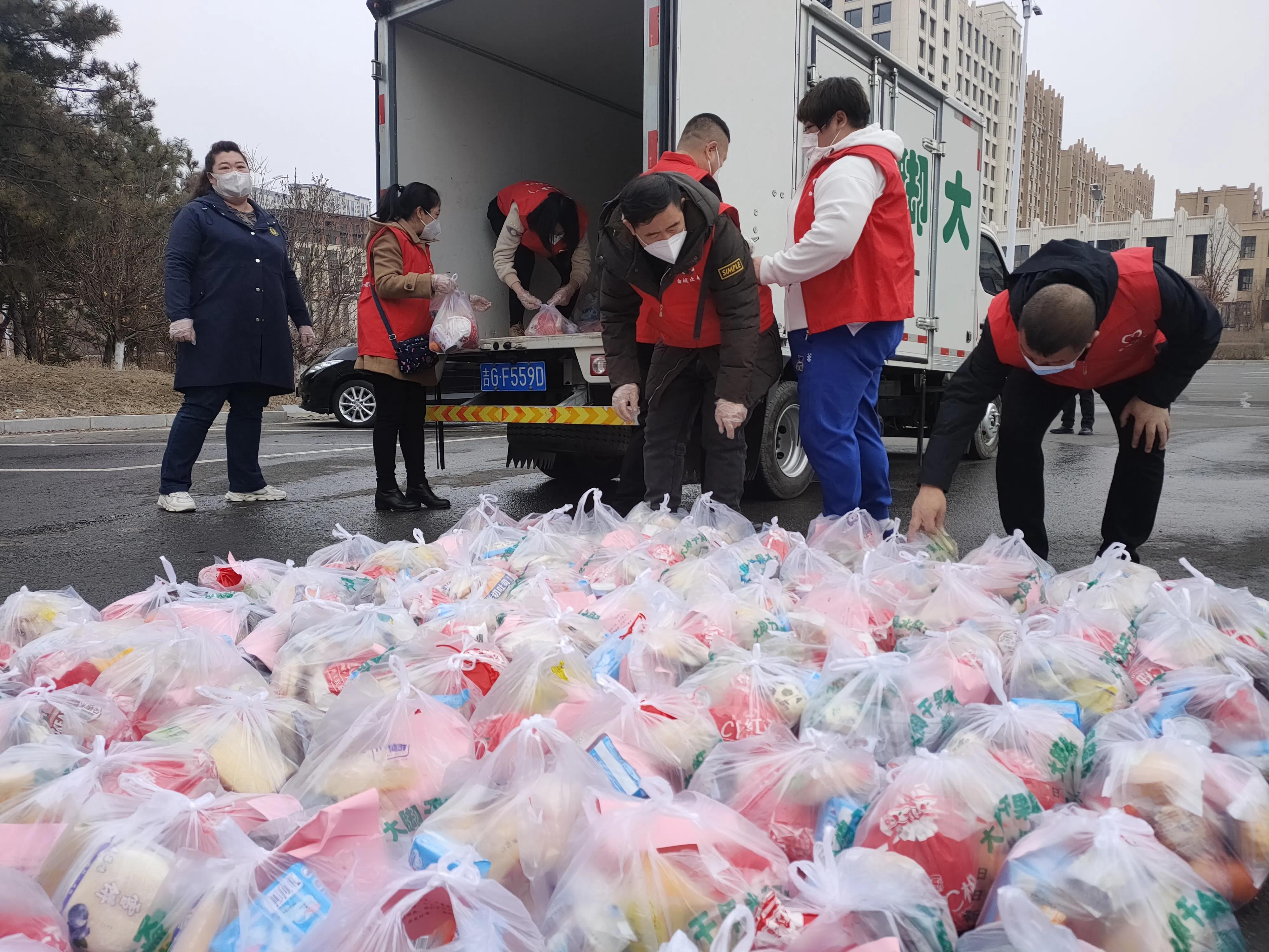 志愿服务助力打赢疫情防控阻击战,志愿服务筑起抗击疫情的万里长城