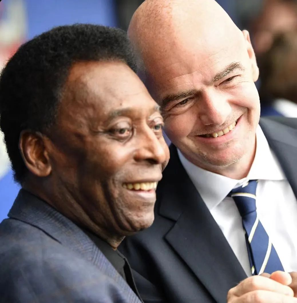 球王贝利离世因为什么,球王贝利去世球场上为他致敬