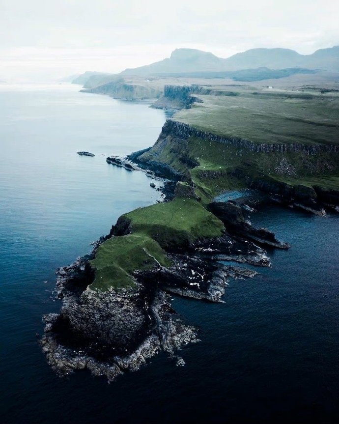 在女人眼里，这些行为都是“舔”，男生要少做