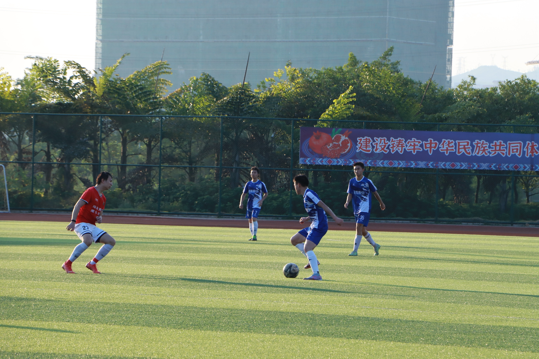 铆足干劲闯一闯,铆足干劲再出发下一句