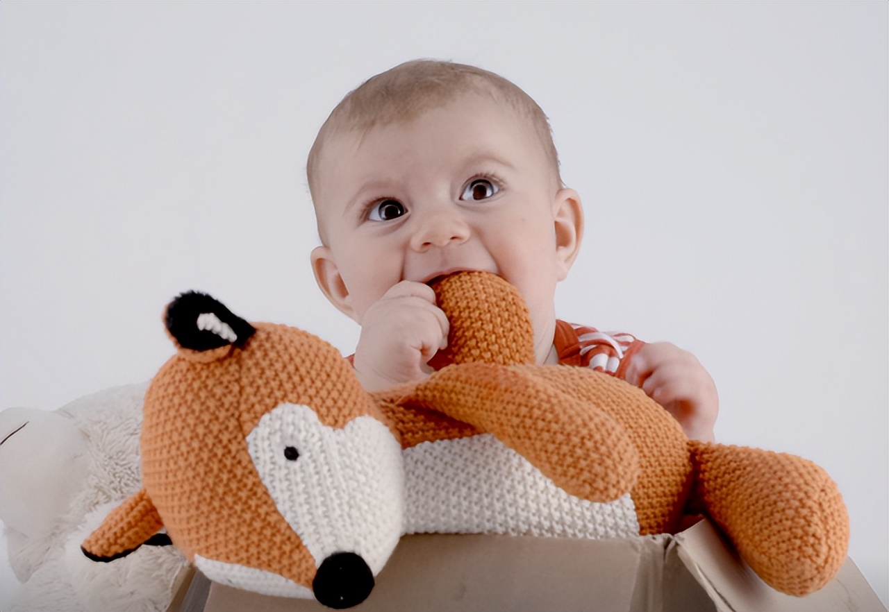 宝宝总闹情绪怎么办,宝宝爱哭闹怎么应对