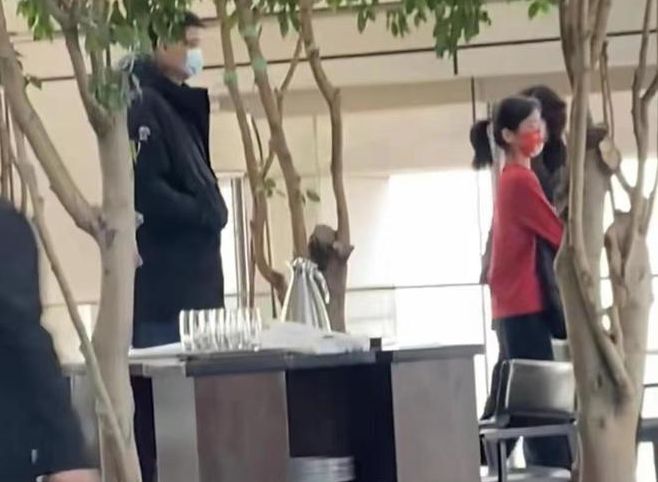 姚明一家三口照片同框,姚明一家三口现在身高