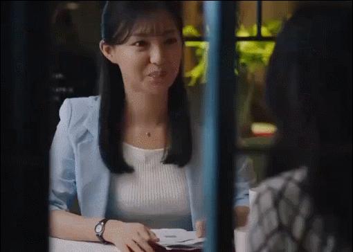 长得显老有多吃亏？这4对明星，年龄不相上下，看脸却像差了辈分