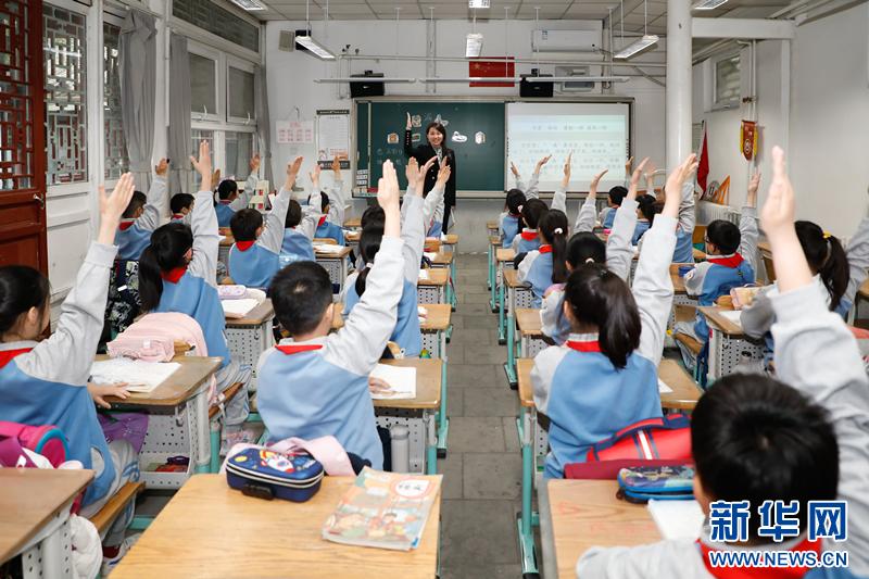 新华网|以“小”见“美”蕴“美”于校——专访北京市西城区登莱小学校长梁振毅