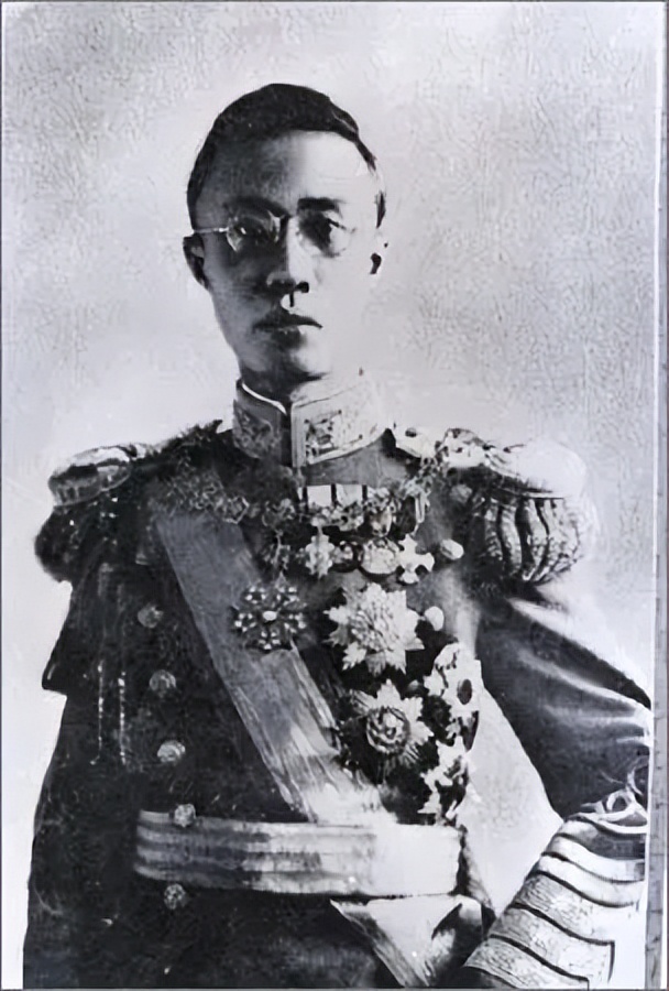 溥仪：从皇帝到普通人，一个传统文化与现代文明相互碰撞的故事