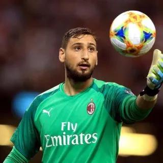 足球大叔小球,足球小将vs足球老将