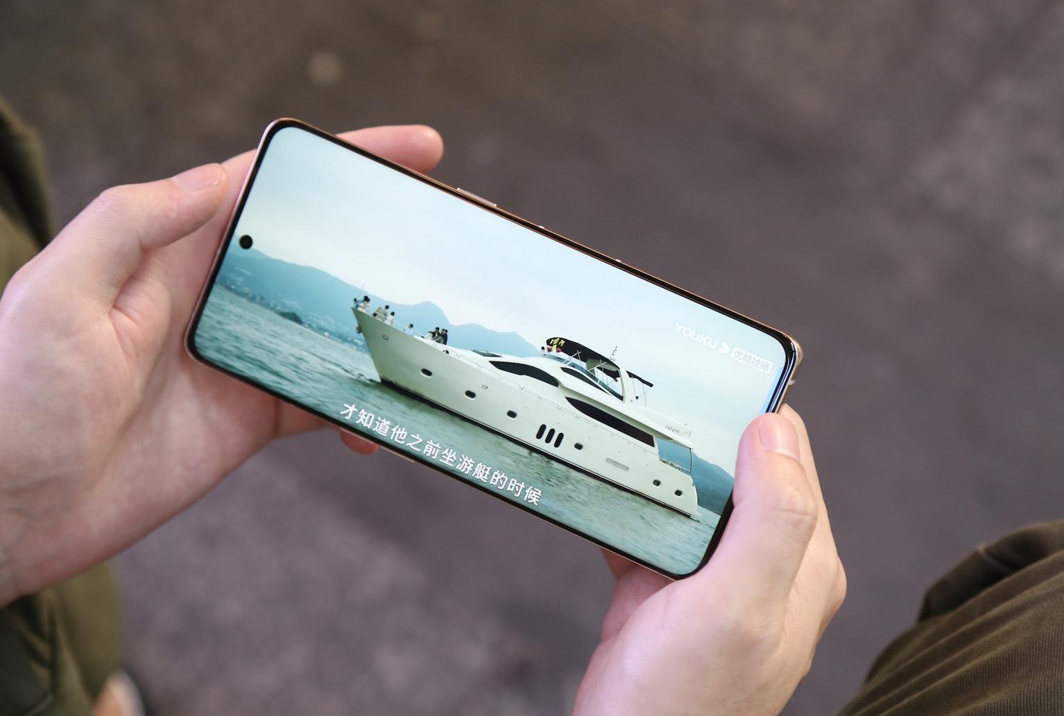 iphone14plus刘海屏大小对比,iphone14pro和iphone14plus哪个屏好看