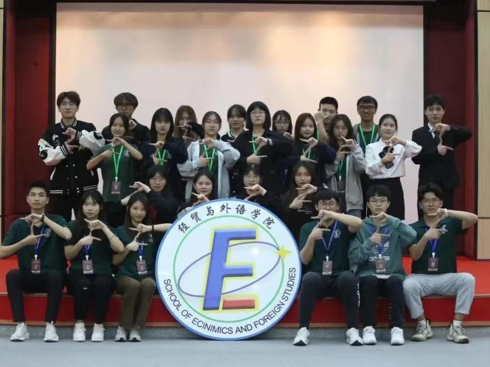 广州华立学院礼仪,广州华立学院外国语学院怎样