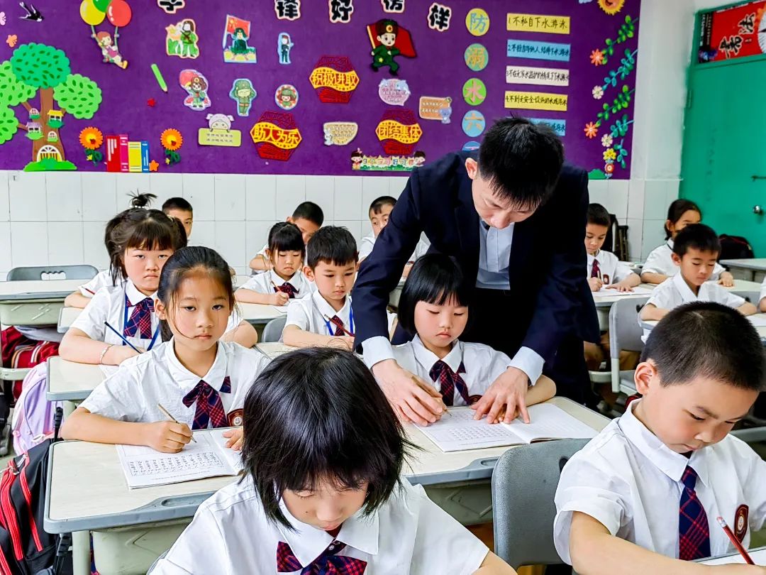 石碣四海学校是公办还是民办,东莞石碣四海学校最新视频