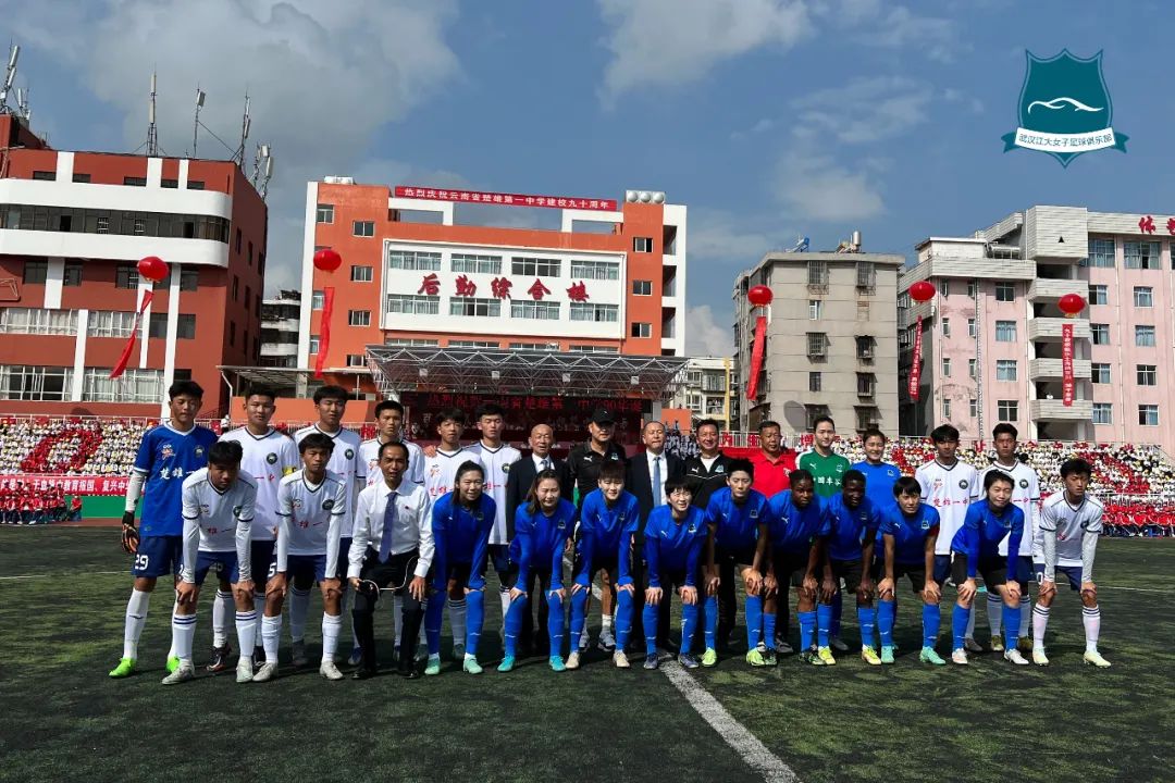 校园足球点亮绿茵梦想,武汉江大女足6:0大胜江苏