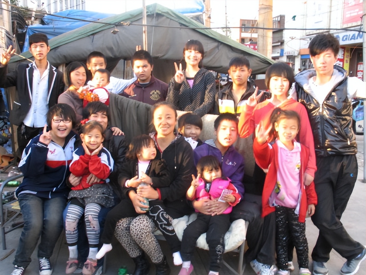 收养118个爱心妈妈为什么判刑,收养118个弃婴的妈妈被判刑