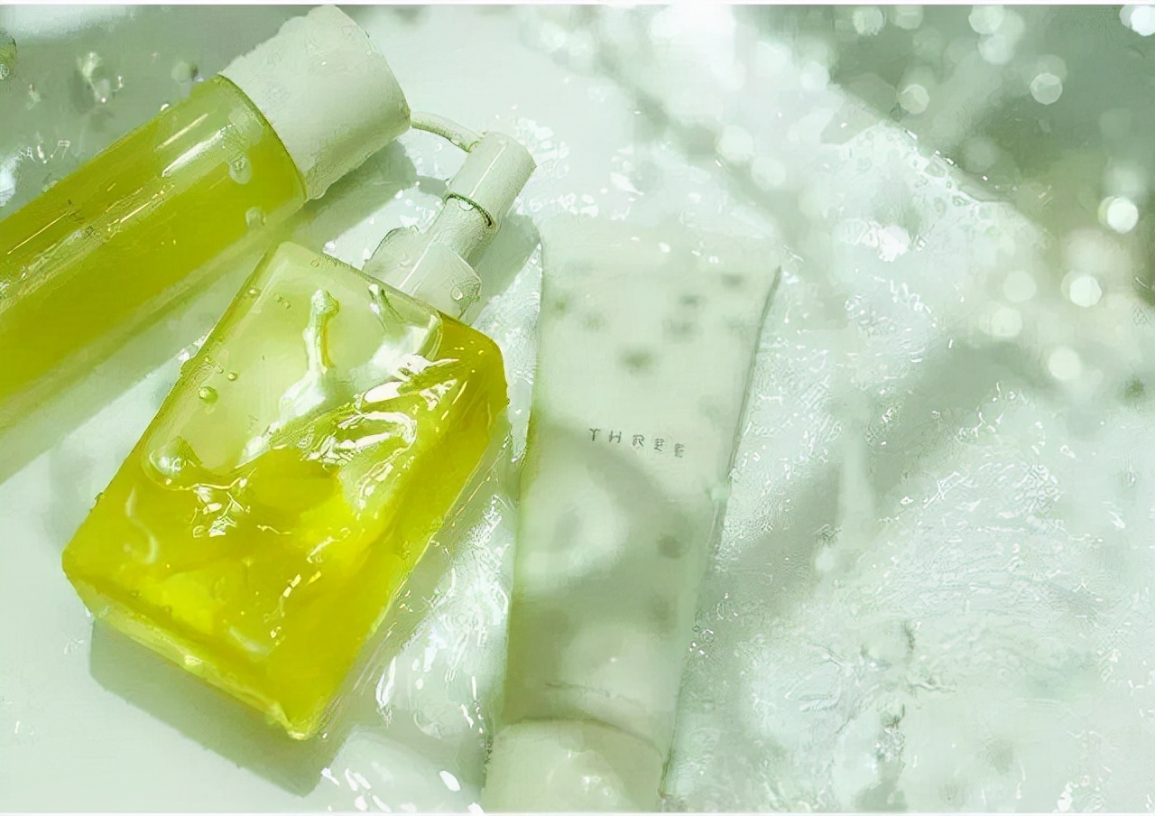 卸妆油和科颜氏白泥祛黑头,洗脸去黑头的小妙招卸妆油