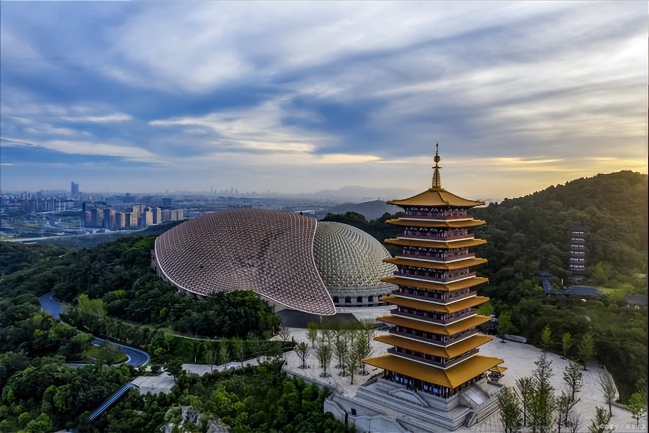 南京有哪些必去的景点和特色美食,南京十大旅游景点必去