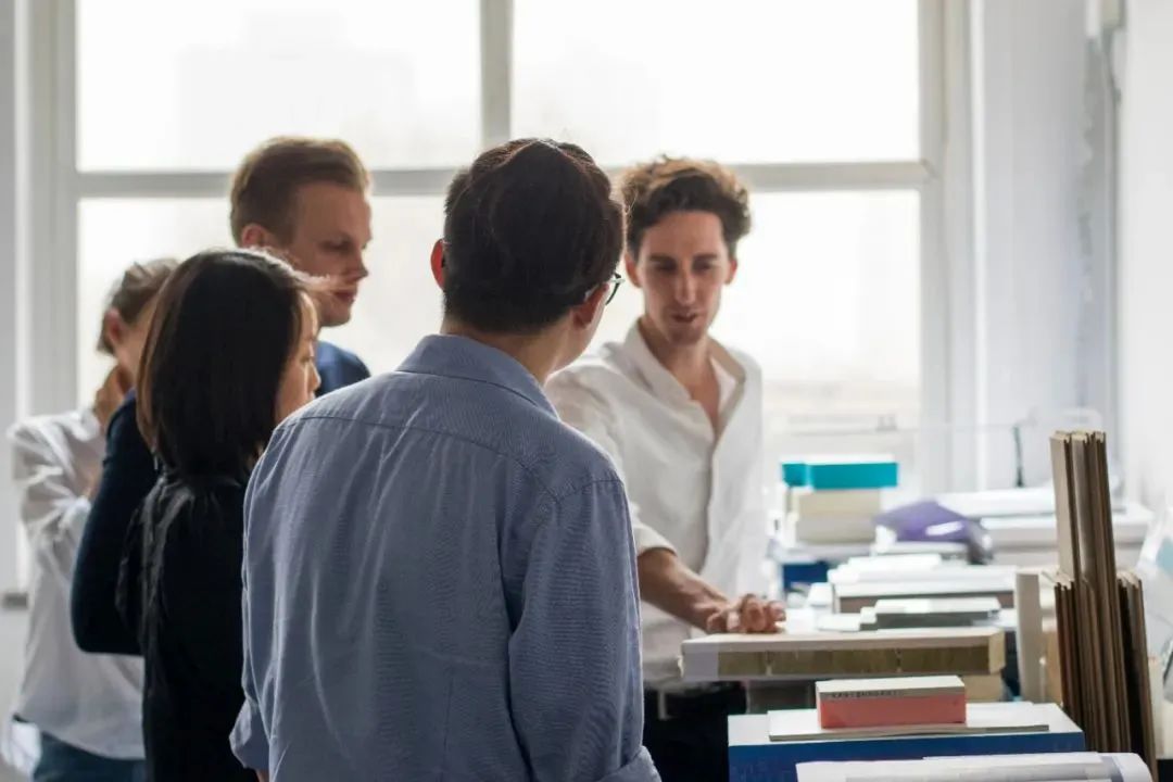 香港长大，留学英国荷兰，Foster工作回国创业，用可持续逻辑设计