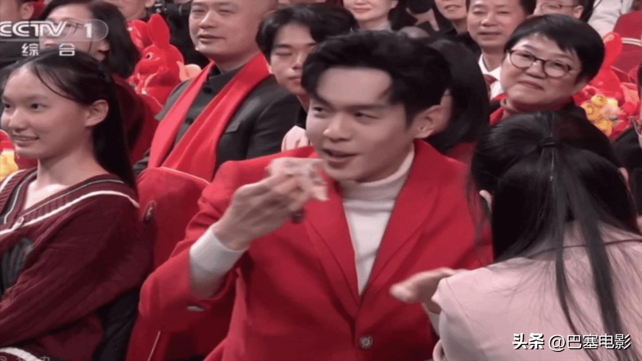 兔年春晚撒贝宁节目,春晚撒贝宁高跟鞋