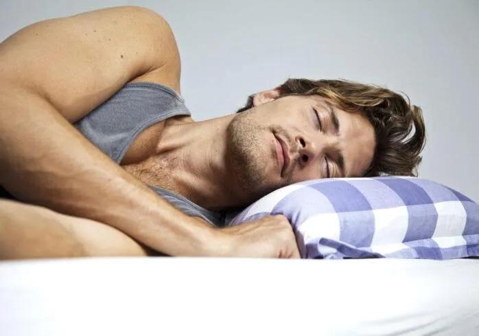 睡觉时感觉头疼是怎么回事,睡觉睡得头疼什么原因