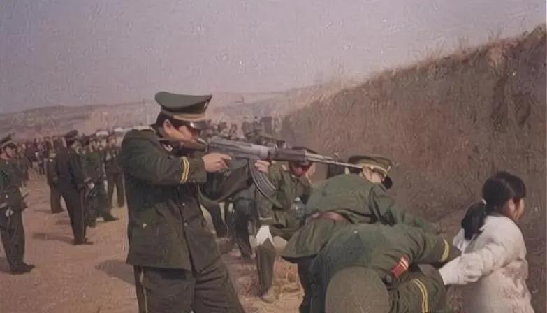 “美女”死刑犯，宁死也不出卖男友，只求取出体内避孕环