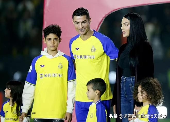 仔细扒拉了下，发现足坛里还是有这么几个好男人的