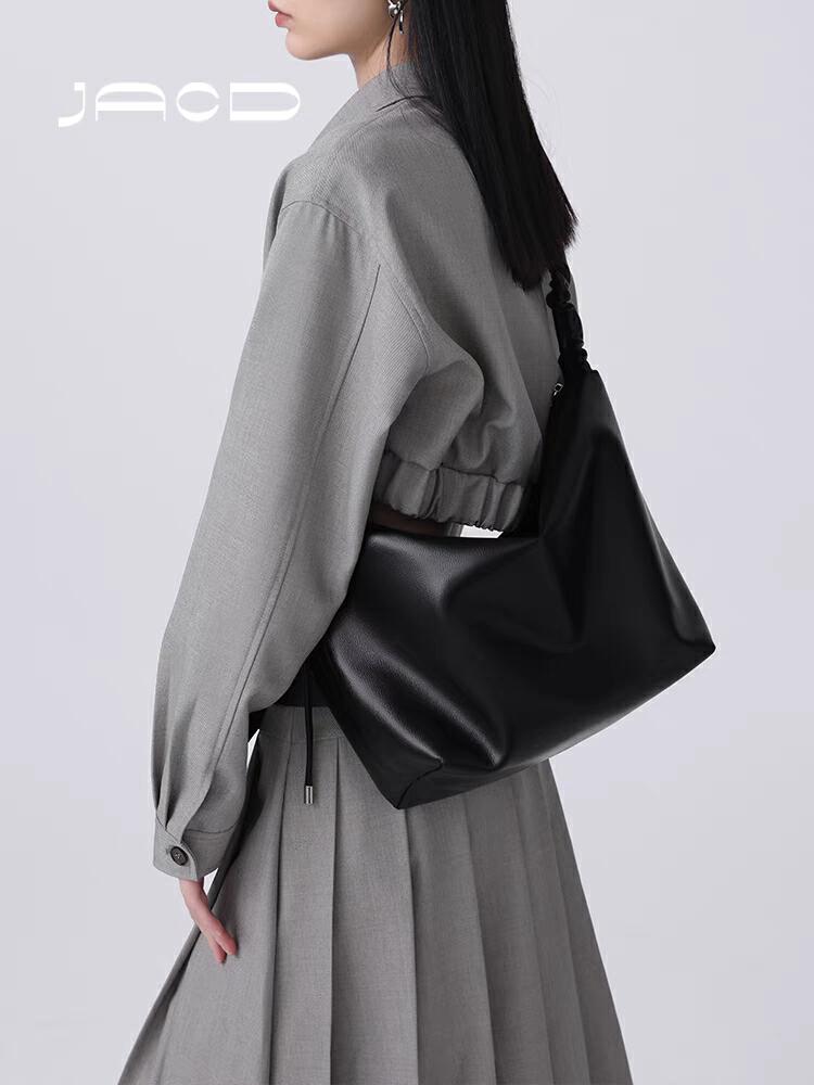 这个风格真的爱了，穿上它青春又活力，可办公可休闲