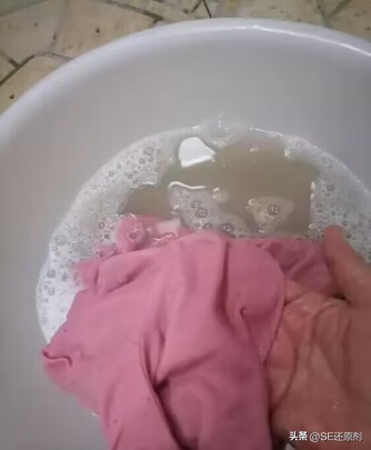 衣物沾上血渍，不必困扰，轻松帮你解决