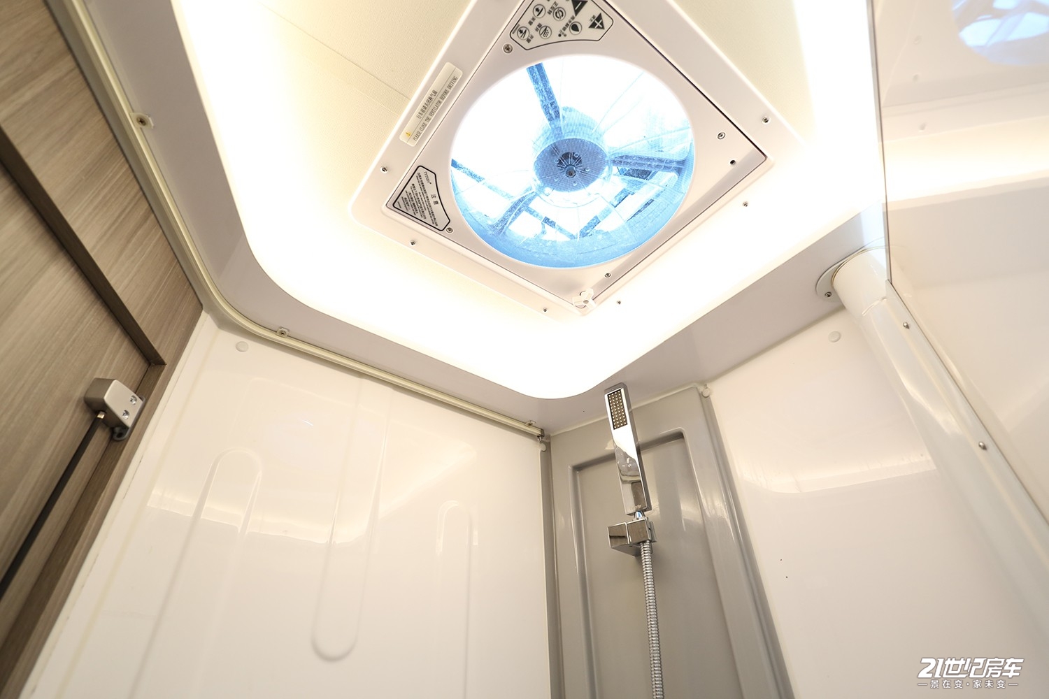 太快了！高压快充2.5小时充满10度电！隆翠C620这么猛？