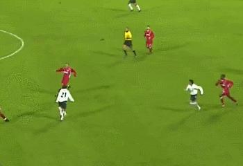 马拉多纳看梅西进球庆祝,梅西致敬马拉多纳的进球